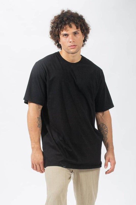 Camiseta Essential Preta